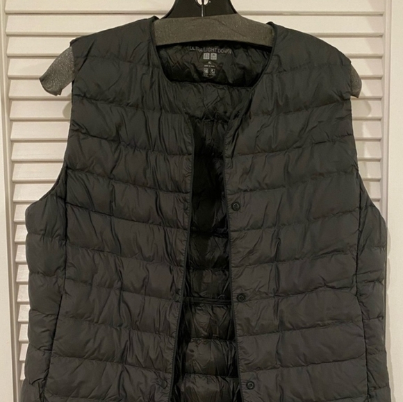 Uniqlo Round Neck Ultra Light Down Vest, XL - Picture 5 of 6